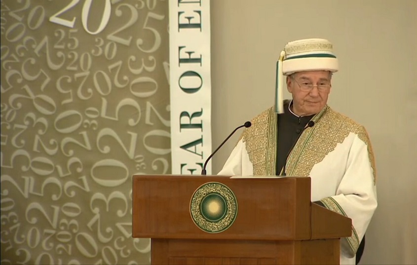 His Highness the Aga Khan addressing a large crowd at the 2013 Convocation Ceremony, the 30th Anniversary of the Aga Khan University which he built in 1983. His ancestor, the Fatimid Imam-Caliph Al-Muizz built the Al-Azhar University in Cairo, a thousand years ago. His Highness, as the Chancellor of the University, is seen in the academic regalia called Jamiapoash which comprises  a Khila’at, meaning “robe of honour” in Arabic and a Sirpoash, meaning “headwear” in Persian, with a tassel on the right. The Aga Khan's robe is distinguished by its very elaborate and intricate gold embroidery on the upper part of the robe both back and front, but is also unique for its white colour