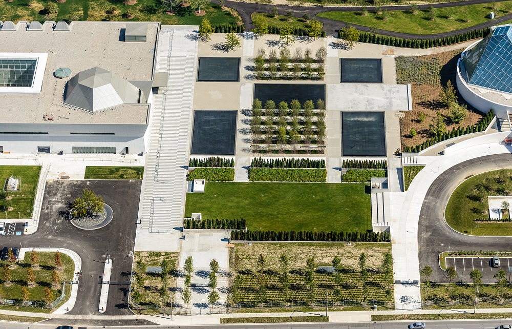 The new Aga Khan Park opened on May 25, 2015,connects to two majestic buildings, the Aga Khan Museum (left) and the Ismaili Centre, which were opened in September 2015. Photo: AKDN/Geoff Grenville. Copyright.