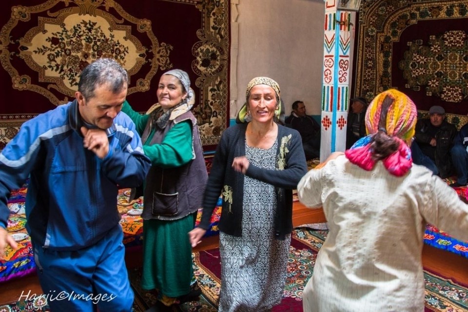 MH15PamiriIsmailiwedding1b2efc