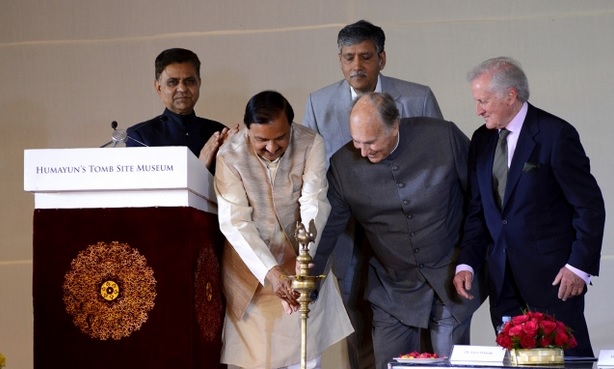 017-08 Aga Khan 2015 India Visit Foundation Library