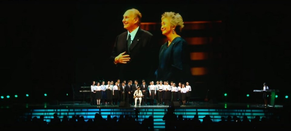 moscow-concert-aga-khan-80th-birthday-youth-performance-backdrop-aga-khan-adrienne-clarkson-2