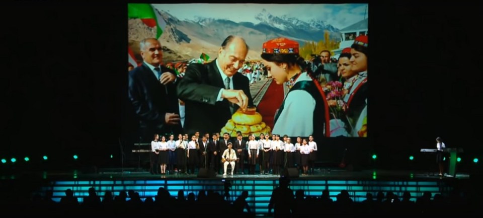 moscow-concert-aga-khan-80th-birthday-youth-performance-backdrop-aga-khan-bdakhshan-visit