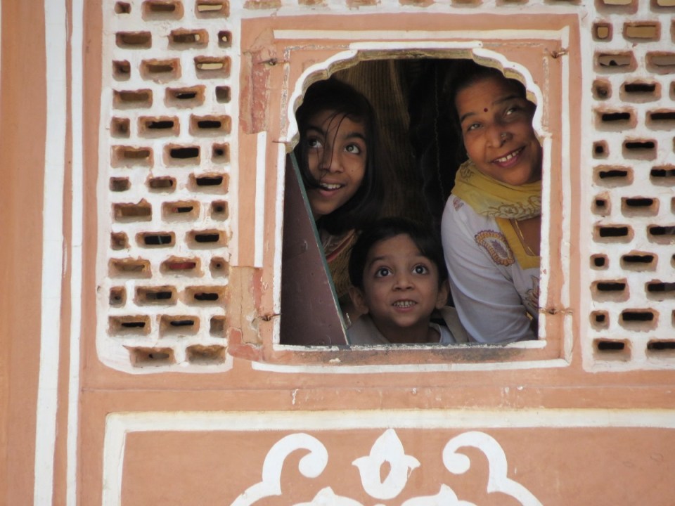 hawa-mahal-admirers-jaipur-india
