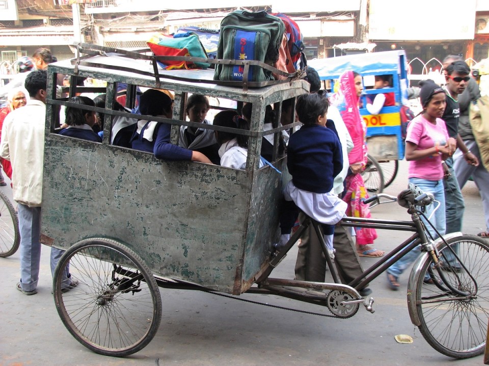 school-bus-delhi-india