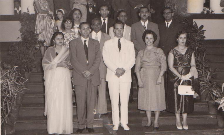 019e Hazar Imam in group photo with leaders and teachers of Lourenco Marques