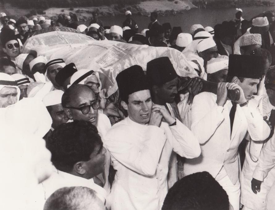 021a aga-khan-iii-coffin-being-carried