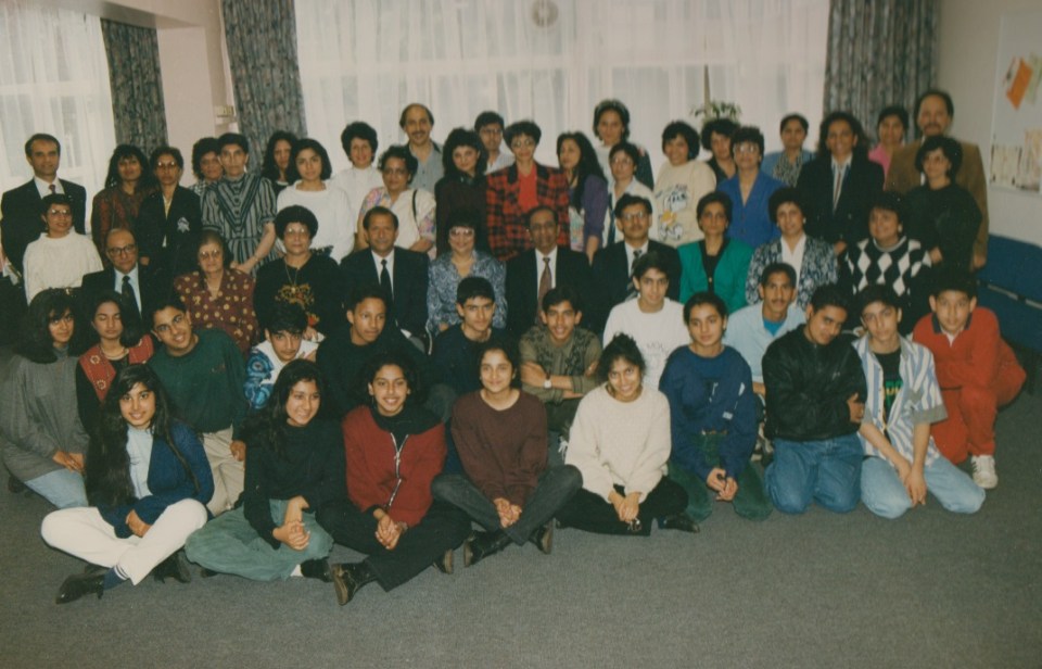 046 Alwaez and Alwaeza Merchant with senior students of BUI Central London July 1992