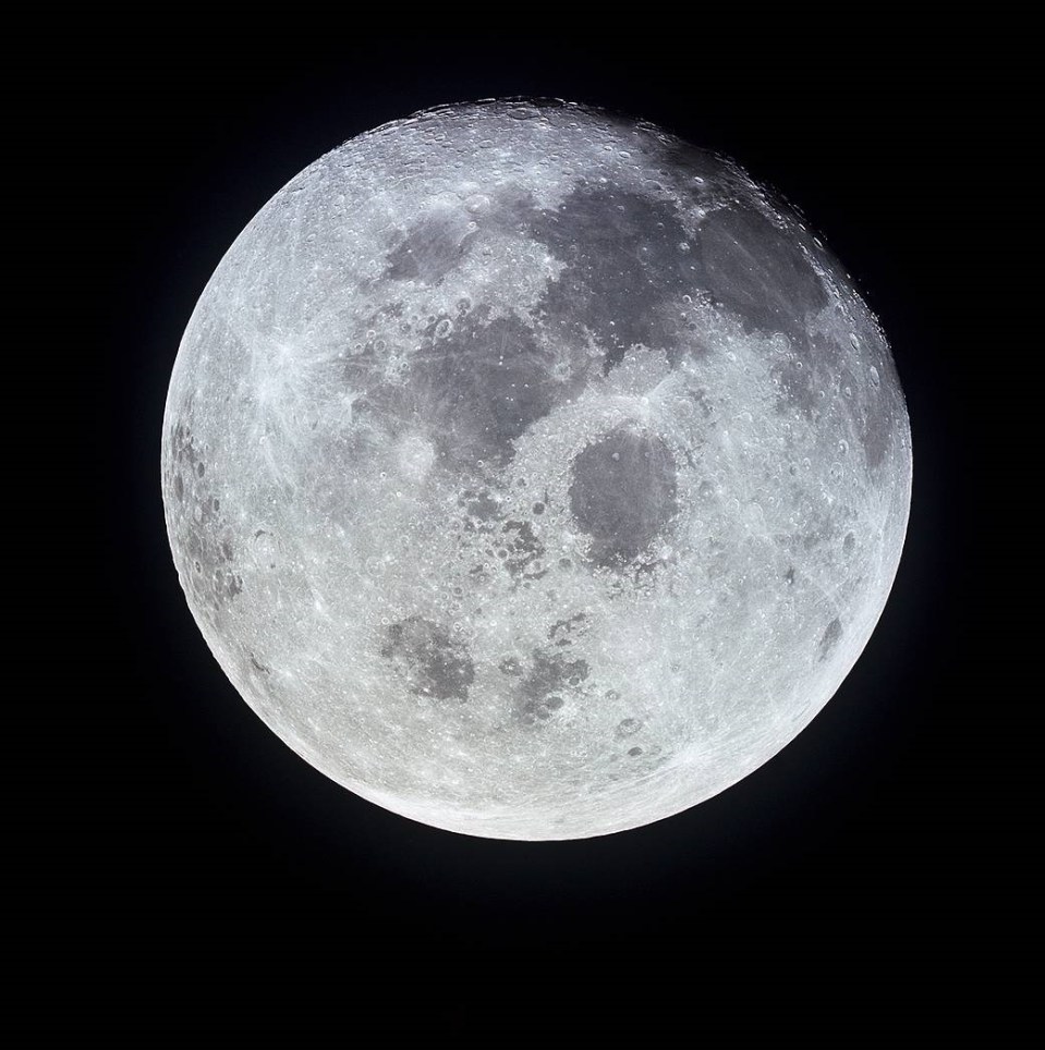as11-44-6667_Full Moon photographed from Apollo 11