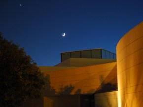 9:09 -10:40 PM: The Crescent Moon over the Aga Khan Park on July 23, 2020. Photo: Malik Merchant / Simergphotos.