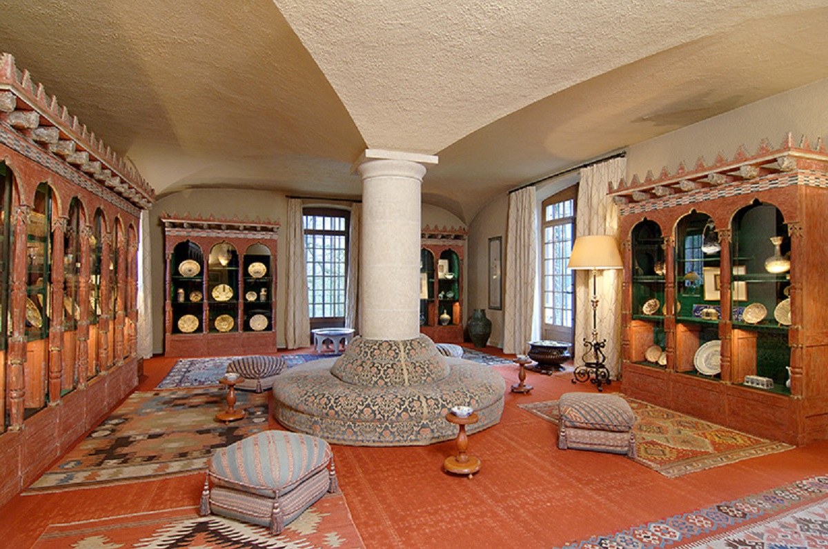 La Chambre Persane,” or “Persian Salon,” in the home of the Late Prince Sadruddin Aga Khan and Princess Catherine Aga Khan, home, Chateau de Bellerive in Geneva, Switzerland, where part of the collection was originally on display. Photo: Aga Khan Trust for Culture