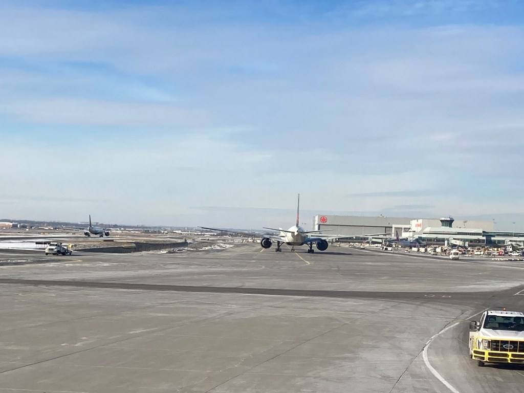 Photo: Malik Merchant/Simergphotos. Taxiing Pearson Airport
