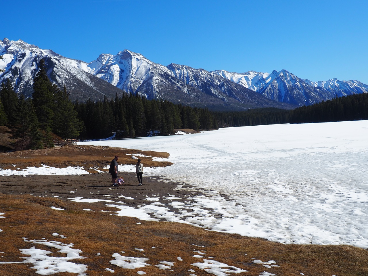 Buildong a sand castle Johnson Lake Banff National Park, Malik Merchant simergphotos
