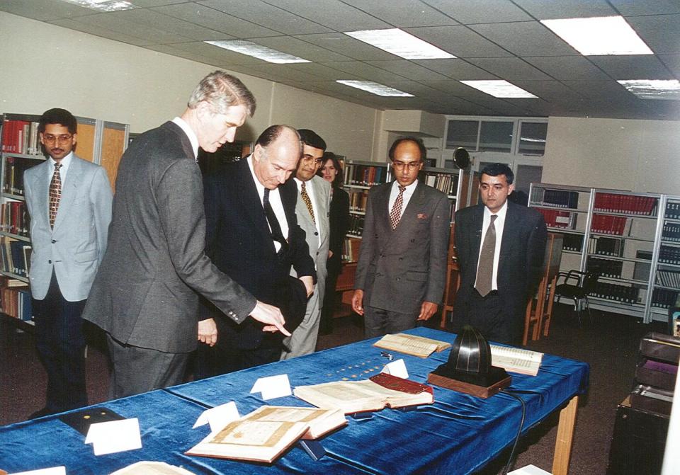 Aga Khan visits Institute of Ismaili Studies