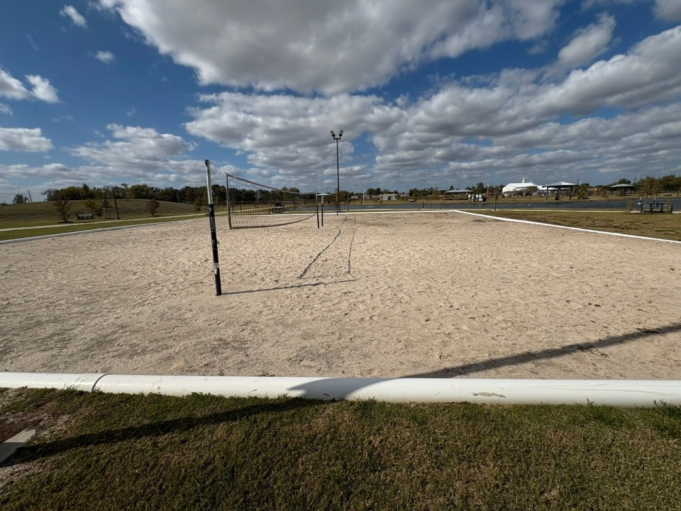 Pionner Community Center, beach volleyball