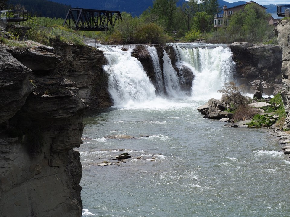 Lundbreck Falls