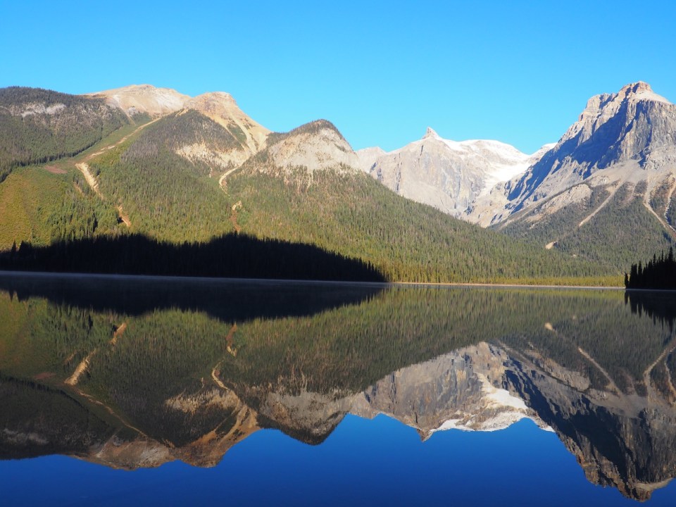 Emerald Lake mountain Reflection